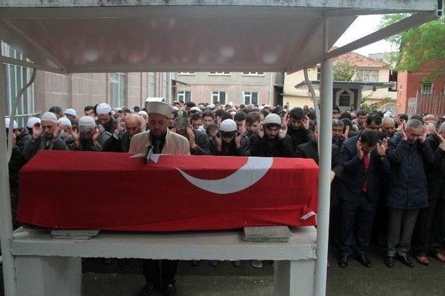 Ankara’da İntihar Eden Polis Samsun’da Toprağa Verildi