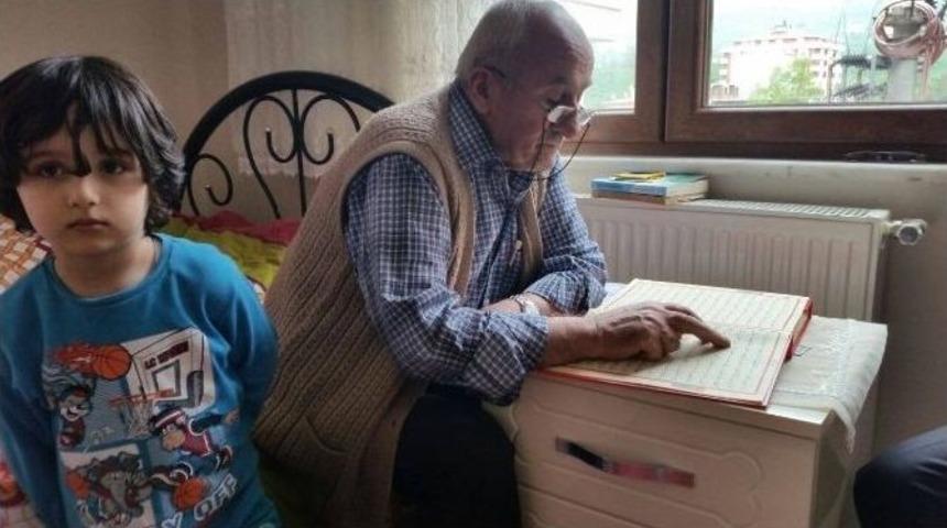70 Yaşındaki Dede Kur&rsquo;an Okumayı &Ouml;ğrendi