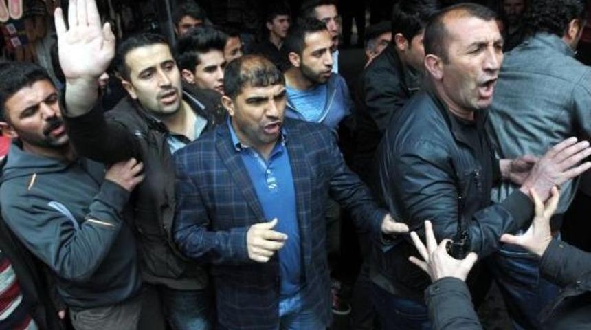 Van'da Ak Partililerin Esnaf Ziyaretinde Gerginlik