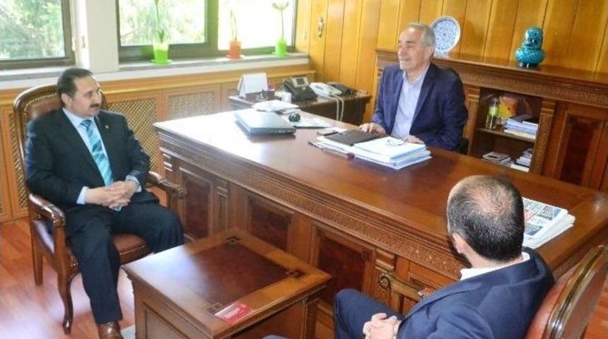 Milletvekili Adayı &Ouml;zdemir B&uuml;y&uuml;kşehir Belediyesini Ziyaret Etti