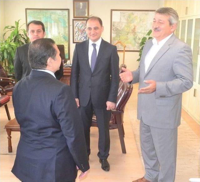 Milletvekili Adayı &Ouml;zdemir B&uuml;y&uuml;kşehir Belediyesini Ziyaret Etti 1