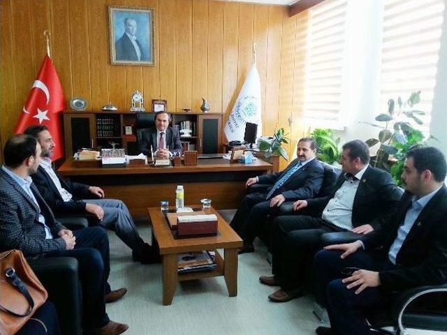 Milletvekili Adayı &Ouml;zdemir B&uuml;y&uuml;kşehir Belediyesini Ziyaret Etti 2