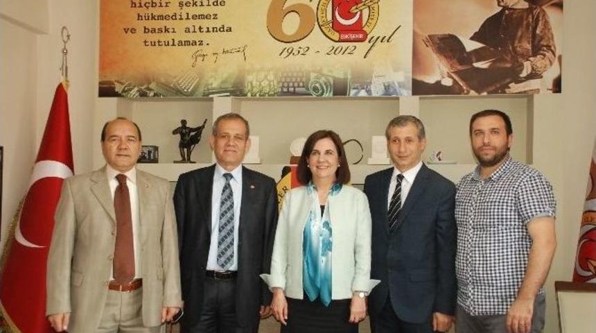 Prof Dr. Gaye Usluer Gazetecilik Meslek &Ouml;rg&uuml;tleriyle Buluştu
