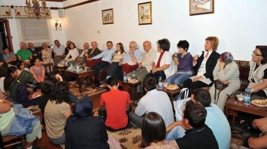 Mayıs&rsquo;ta Adres Hamam&ouml;n&uuml; S&ouml;yleşileri