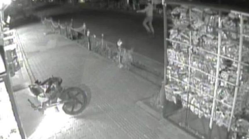 Kafeye Ateş Eden Kıskan&ccedil; Gen&ccedil; Iki Polisi Silahla Yaraladı(2)