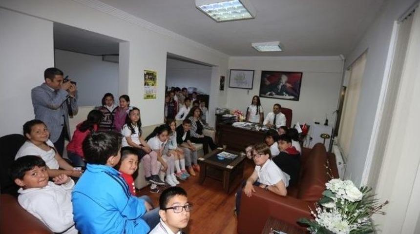 Minik &Ouml;ğrrenciler Yerel Y&ouml;netimleri Efeler Belediyesi İle Tanıdı