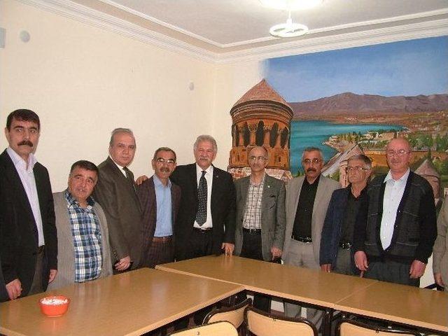 Mhp&rsquo;li &Ccedil;avuşoğlu&rsquo;ndan Van-ahlat Derneği&rsquo;ne Ziyaret 1