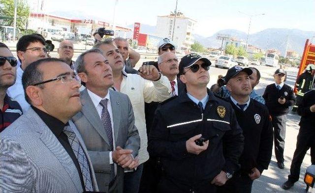 Tır’ını Yakmak İsteyen Sürücü, Güçlükle İkna Edildi