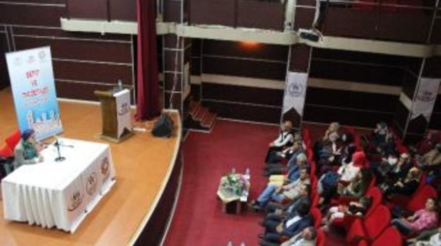 Leyla İpek&ccedil;i &lsquo;şehir Ve Medeniyet Buluşmaları&rsquo;nın Konuğu Oldu