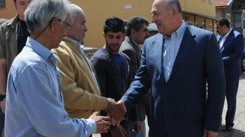 Dışişleri Bakanı Mevl&uuml;t &Ccedil;avuşoğlu&rsquo;ndan Mahalle Gezileri