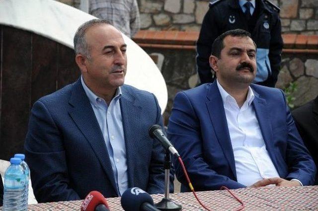 Dışişleri Bakanı Mevl&uuml;t &Ccedil;avuşoğlu&rsquo;ndan Mahalle Gezileri 1