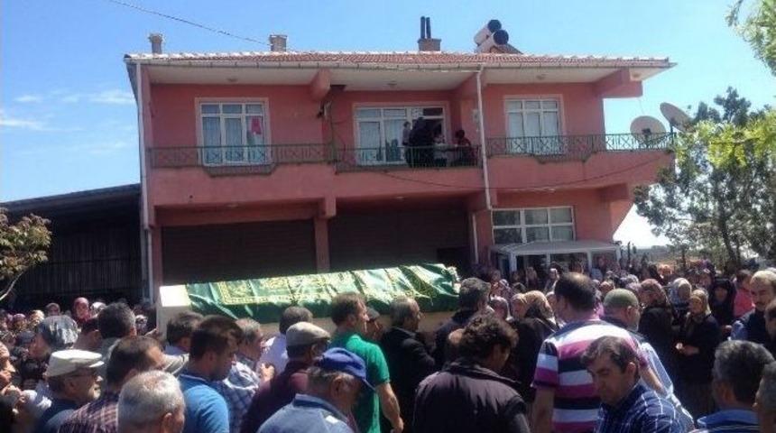 Cani Kocanın &Ouml;ld&uuml;rd&uuml;ğ&uuml; Kadın Toprağa Verildi