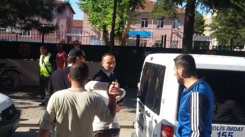 Aranan Şahıs Yakayı Ele Verdi