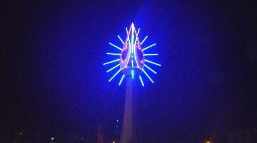 16 T&uuml;rk Devletini Simgeleyen Anıt Işıklandırıldı