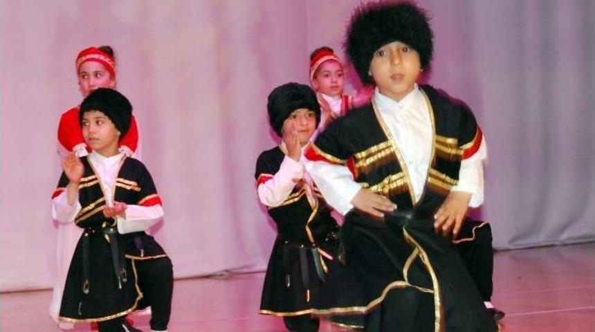 Minik &Ouml;ğrencilerden Muhteşem G&ouml;steri