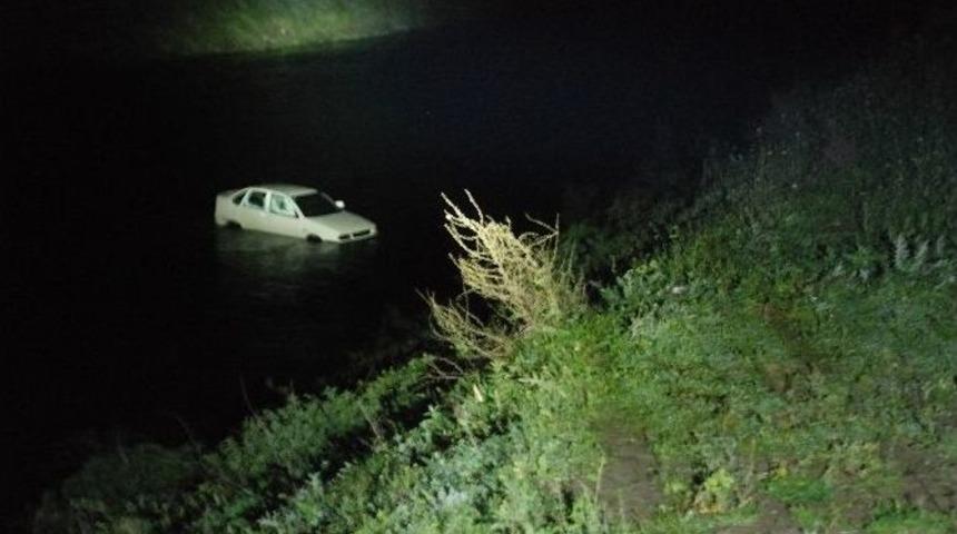 Yeşilırmak&rsquo;a U&ccedil;an Otomobilden Yara Almadan Kurtuldu