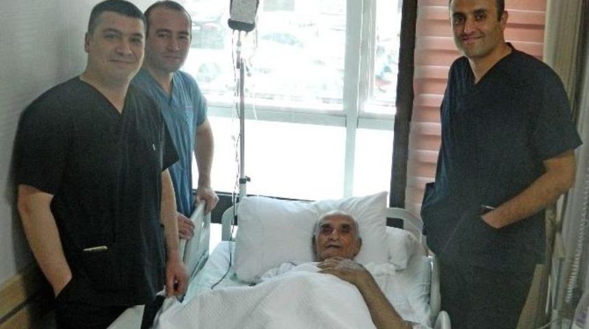 Tren Kazasında Kopan Bacağı Yerine Dikildi