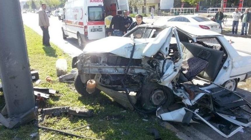 Hurdaya D&ouml;nen Otomobilden Sağ &Ccedil;ıktı