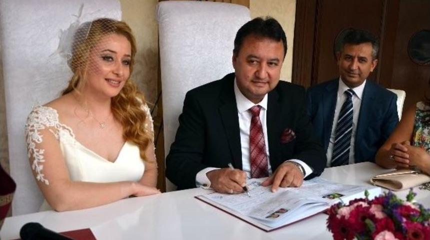 Aile Mahkemesi Hakimi Ailesini Kurdu