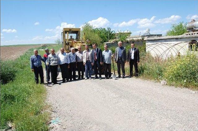 Samsat’ın Köy Yolları Onarımdan Geçiriliyor