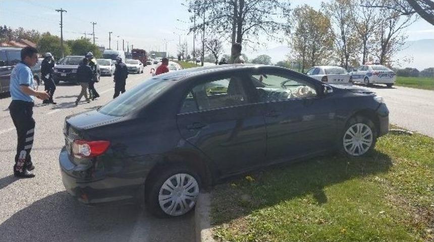 Bolu&rsquo;da Otomobil Ref&uuml;je &Ccedil;arptı: 1 Yaralı