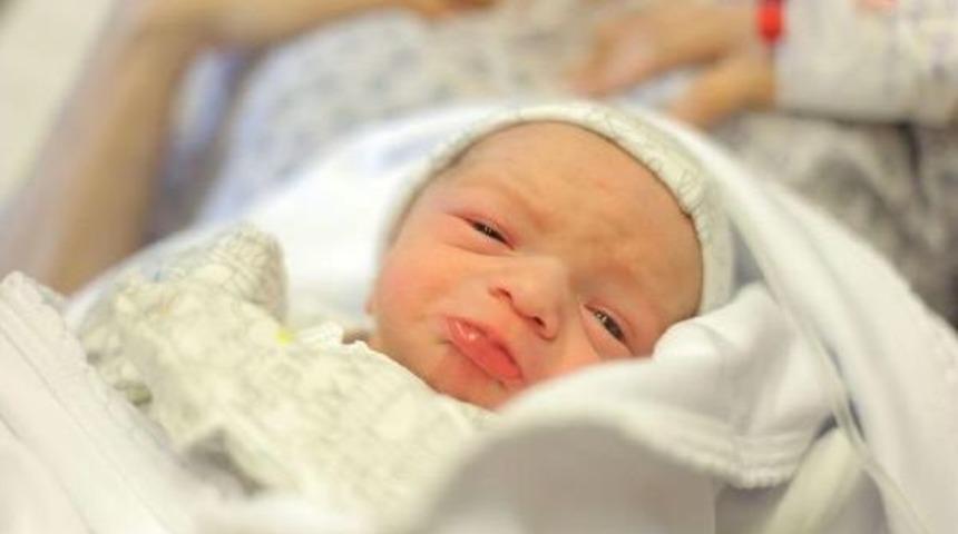 Se&ccedil;im &Ccedil;alışmalarını Y&uuml;r&uuml;t&uuml;rken Baba Oldu