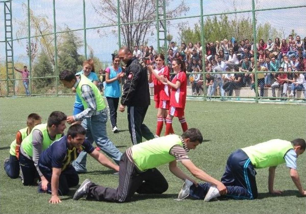 Engelli &Ouml;ğrencilerden Timsah Y&uuml;r&uuml;y&uuml;şl&uuml; Gol Sevinci