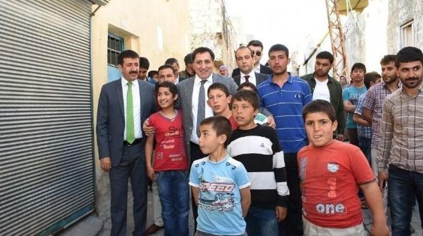 Vali K&uuml;&ccedil;&uuml;k Topdağı Mahallesini Ziyaret Etti