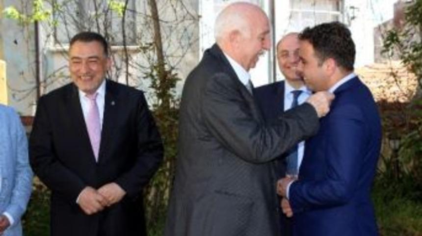 İshak Gazel&rsquo;e M&uuml;siad Rozeti