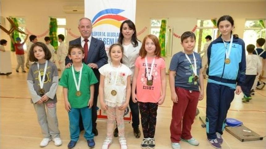 Minik Eskrimciler Madalyalarına Kavuştu