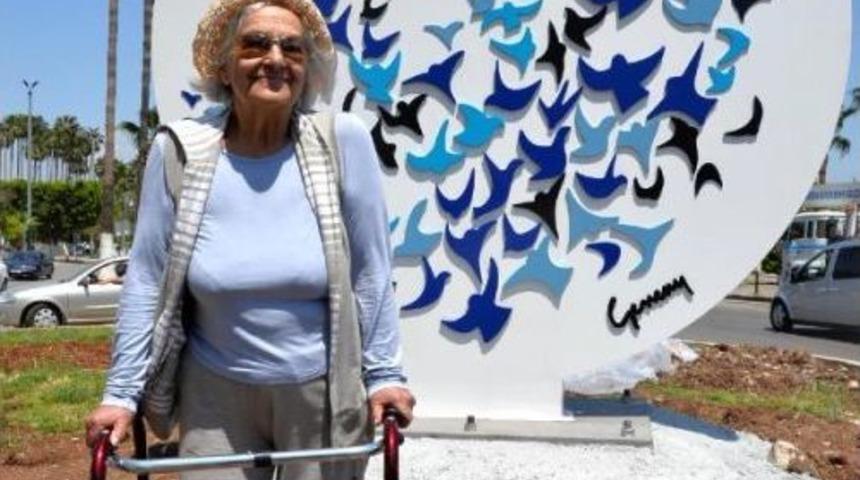 Mersin'e Yeni &Ouml;zg&uuml;rl&uuml;k Anıtı