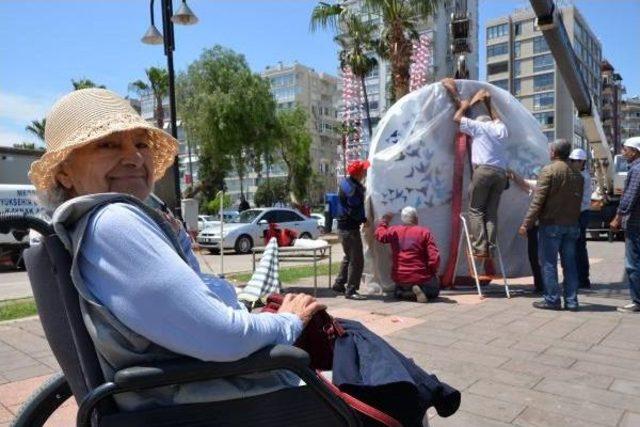 Mersin e Yeni &Ouml;zg&uuml;rl&uuml;k Anıtı 3