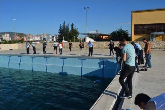 Kapalı Tesisin Havuzuna Düşen Çocuk Boğuldu