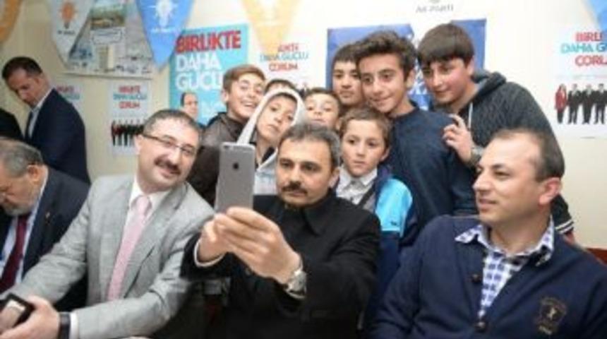 Başkan K&uuml;lc&uuml;&rsquo;den &Ccedil;ocuklarla Selfie