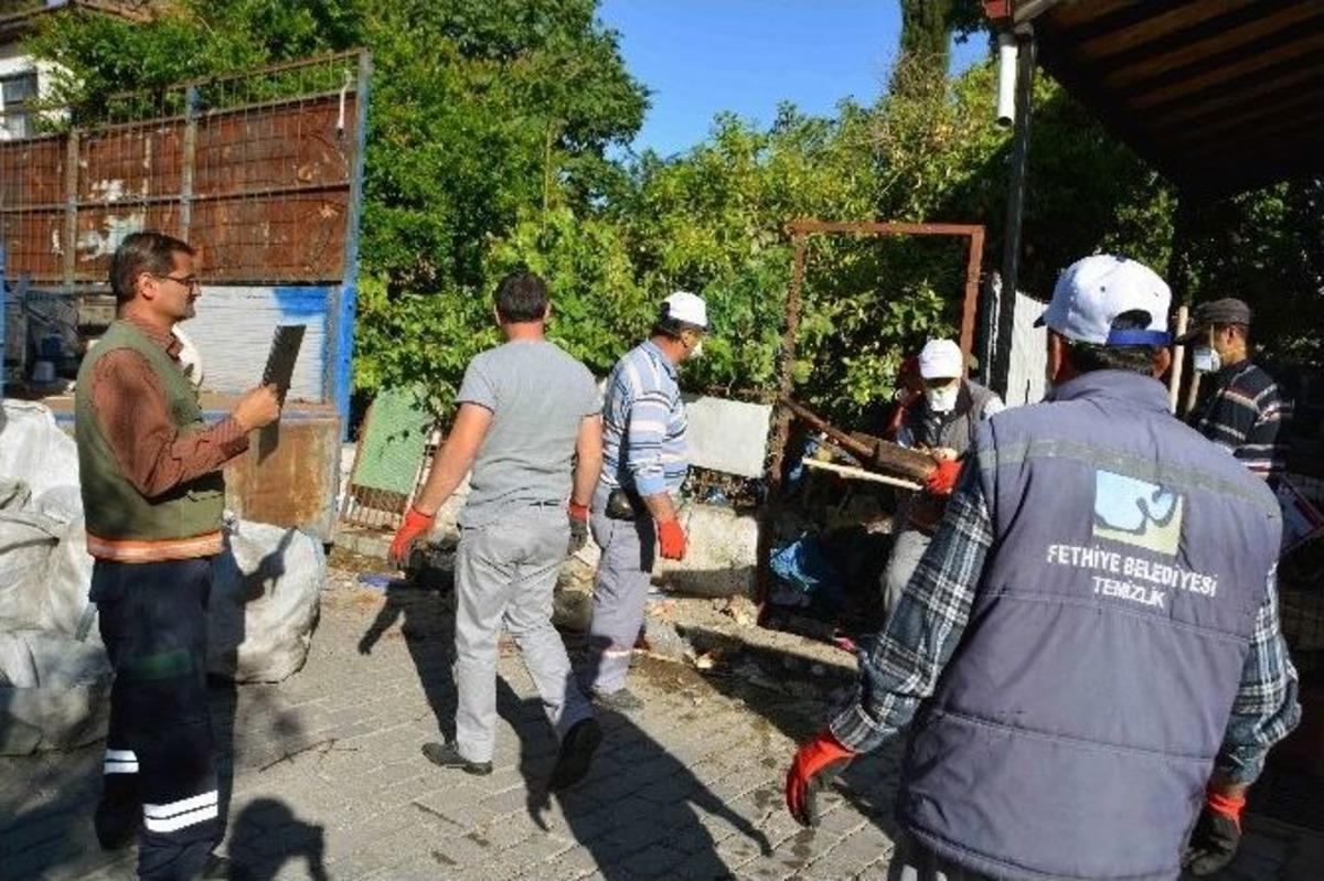 Fethiye&rsquo;de &Ccedil;&ouml;p Eve Belediye El Attı