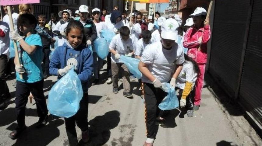 Şehitkamilli &Ouml;ğrenciler Temiz &Ccedil;evre İ&ccedil;in El Ele Y&uuml;r&uuml;d&uuml;