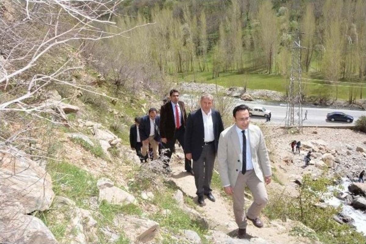 &Ccedil;atak Kaymakamı &Uuml;niversiteli Gen&ccedil;leri Dinledi