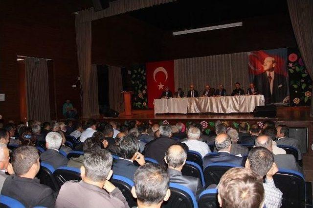 Burdur Valisi K&uuml;rkl&uuml;, Muhtarların Sorunlarını Dinledi 1