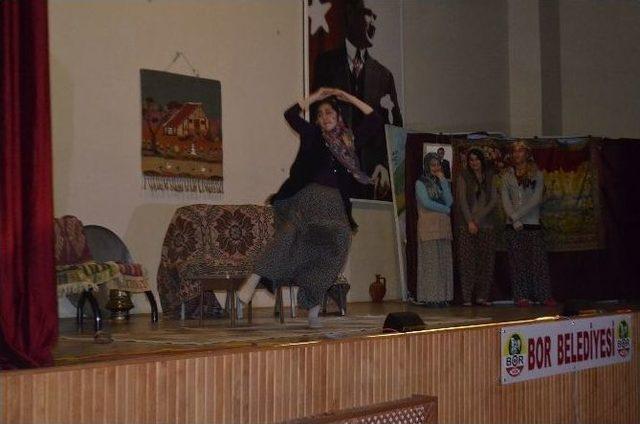 Erkekler K&ouml;y&uuml; Tiyatro Oyunu İzleyenleri Kırdı Ge&ccedil;irdi 1