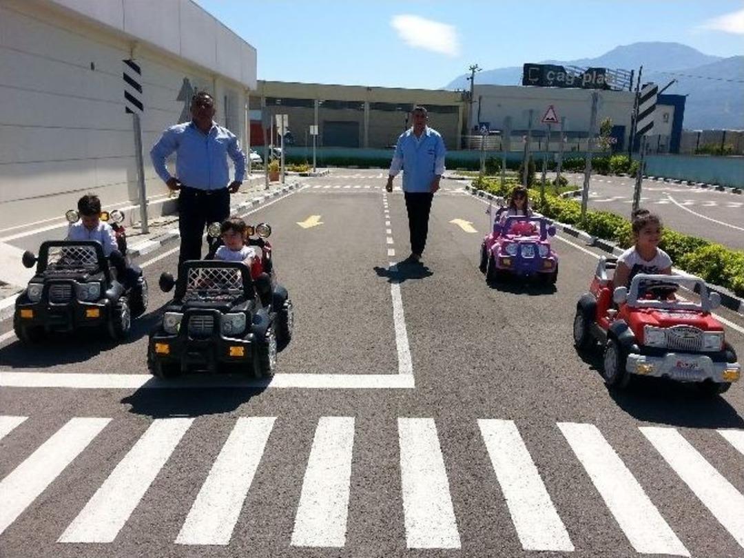 Manisa B&uuml;y&uuml;kşehir Belediyesinden Miniklere Trafik Eğitimi