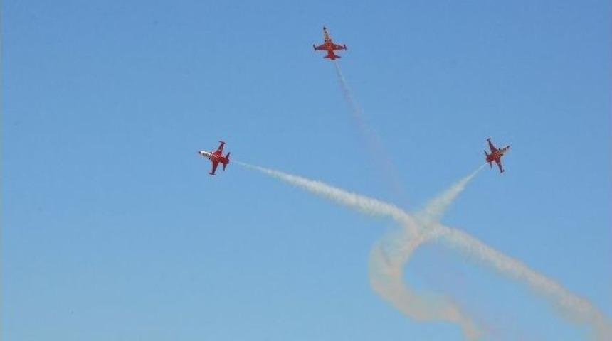 T&uuml;rk Yıldızları Karaman&rsquo;da &Ccedil;evre Tanıma U&ccedil;uşu Yaptı