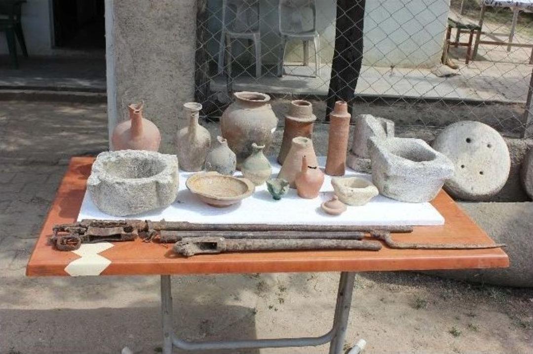30 Yıldır Hafriyattan Topladığı Tarihi Eserleri M&uuml;zeye Bağışladı