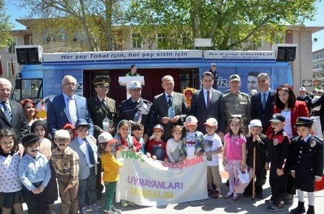 Trafik Haftası’nda Öğrencilerden Büyüklerine Mesaj