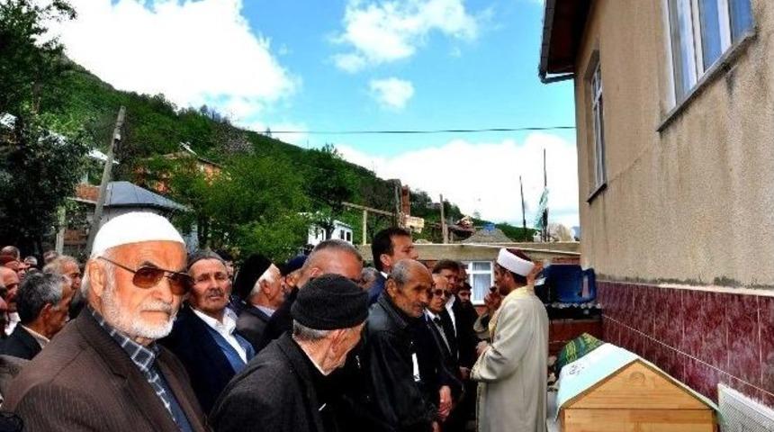 Konya&rsquo;daki Trafik Kazasında Hayatını Kaybeden &Ouml;nal Memleketi Giresun&rsquo;da Toprağa Verildi