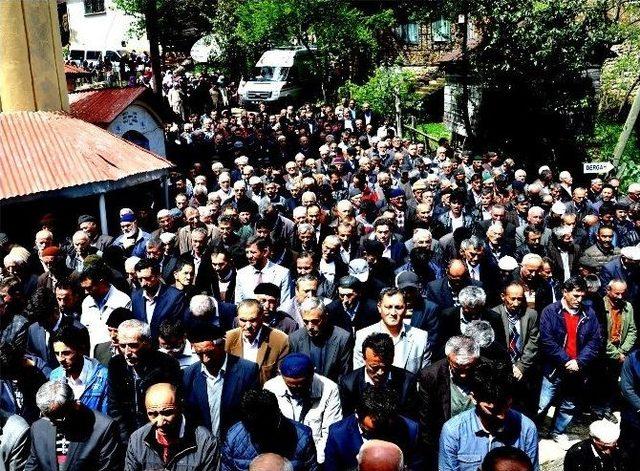 Konya’daki Trafik Kazasında Hayatını Kaybeden Önal Memleketi Giresun’da Toprağa Verildi