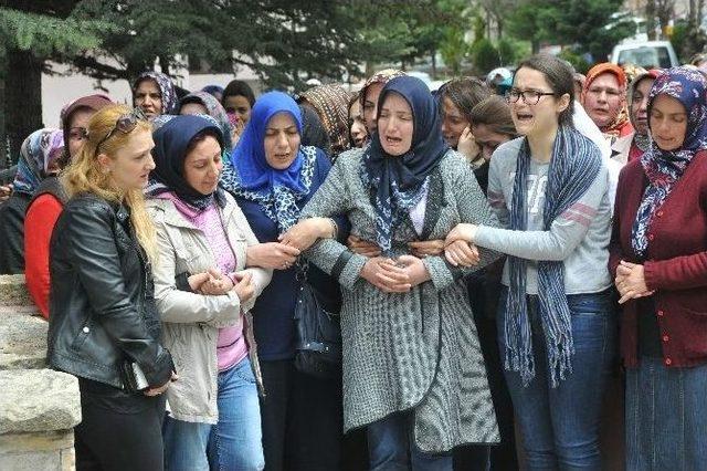 Çevre Yolu’ndaki Kazada Ölen Üniversiteli Genç Toprağa Verildi