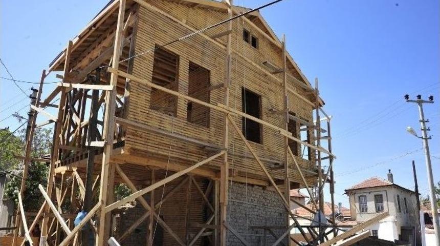 İki Asırlık Ev Aslına Uygun Şekilde Yeniden Yapılıyor