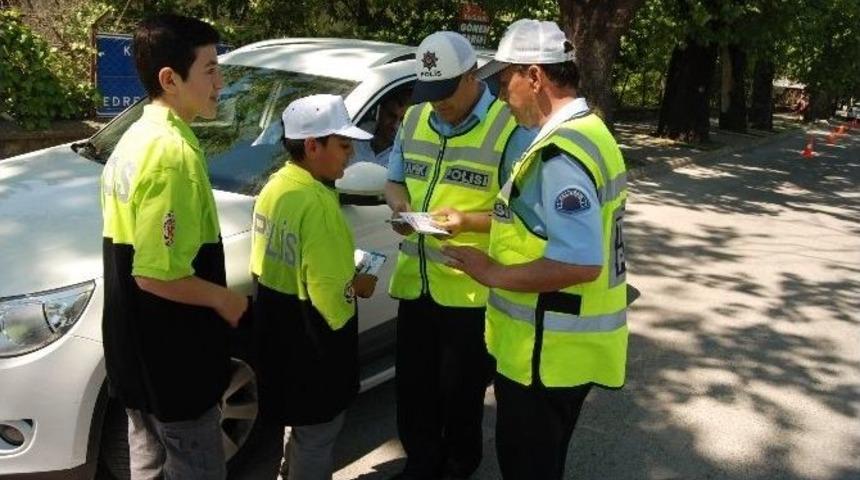 Minik Polisler Denetim Uygulaması Yaptı