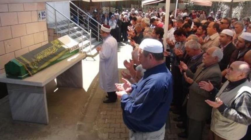 K&ouml;peğini Kurtarmak Isterken &Ouml;len Gen&ccedil; Toprağa Verildi