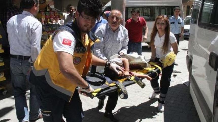 &Ouml;ğrenci Servisinin Camına Asılan 4 Yaşındaki &Ccedil;ocuk &Ouml;ld&uuml;